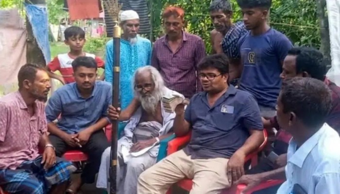 ৫৪ বছর পর ফিরলেন নিখোঁজ জেলে, হাতিয়ায় চাঞ্চল্য