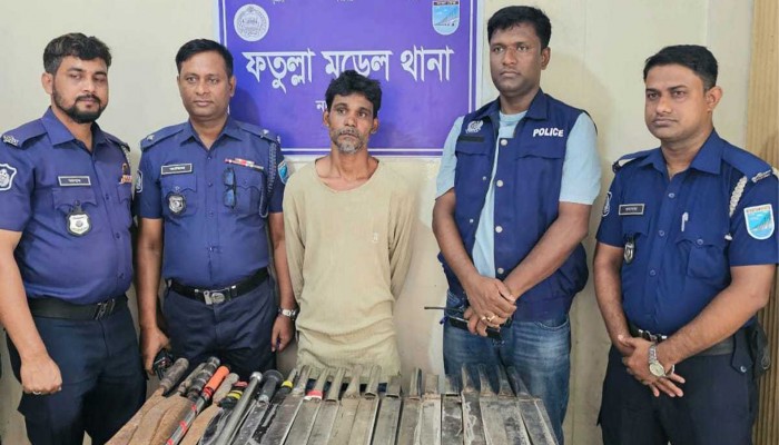 নারায়ণগঞ্জে সাঁড়াশি অভিযানে দেশীয় অস্ত্র উদ্ধার, গ্রেফতার ১