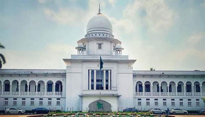 ড. ইউনূসসহ ২৪ জনের দেশত্যাগে নিষেধাজ্ঞা ও হামের টিকার ‘বেসরকারিকরণ’ তদন্ত চেয়ে হাইকোর্টে রিট