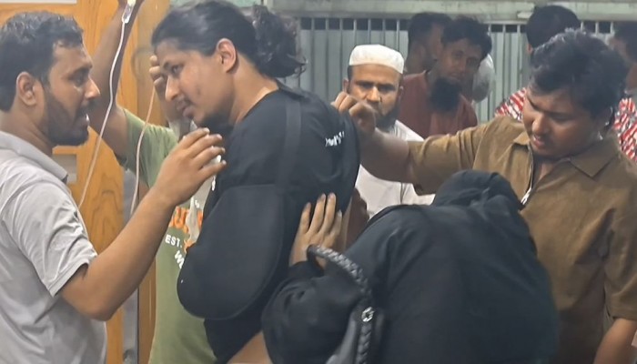 কক্সবাজারে তেল নেওয়া নিয়ে পর্যটকদের ওপর হামলার অভিযোগ, আহত ৪