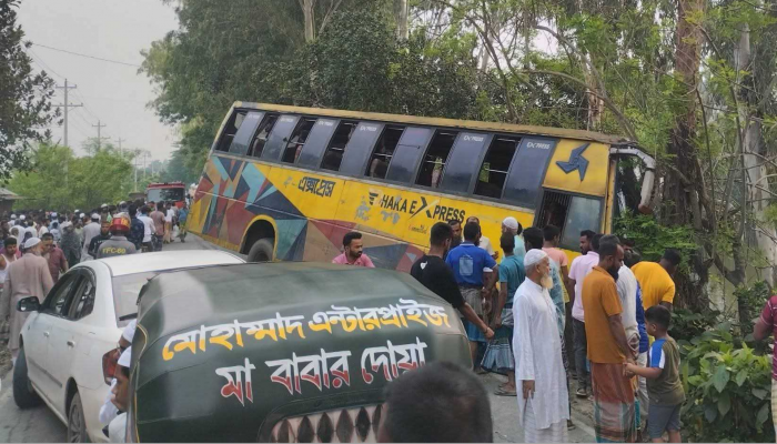 সিরাজগঞ্জে বাসের চাপায় অটোভ্যানের ৩ যাত্রী নিহত, আহত ১