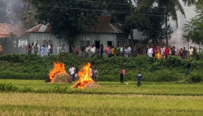 টাঙ্গাইলে দুই গ্রামের সংঘর্ষে নিহত ১, আহত ১৫, বাড়িঘরে আগুন-লুটপাট