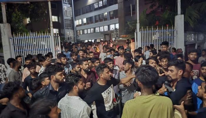 নারায়ণগঞ্জে ছিনতাইয়ে ছুরিকাহত কিশোরের মৃত্যু, মামলা না নেওয়া এসআই ক্লোজড, থানা ঘেরাও