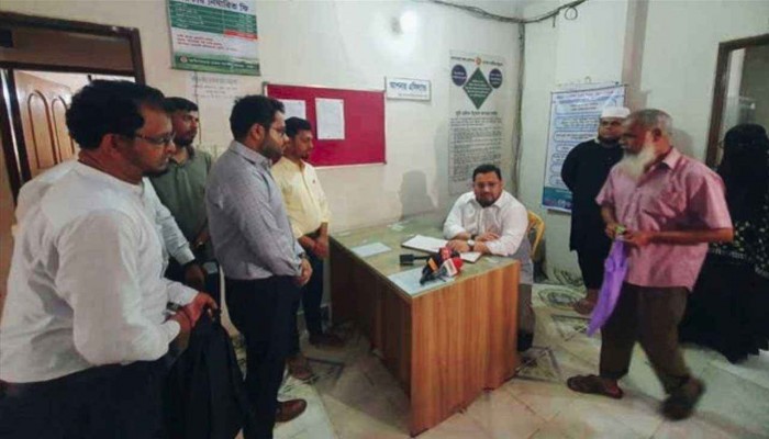 সাভার ও আশুলিয়া ভূমি অফিসে প্রতিমন্ত্রীর আকস্মিক অভিযান: অনুপস্থিতি ও অনিয়মের প্রমাণ