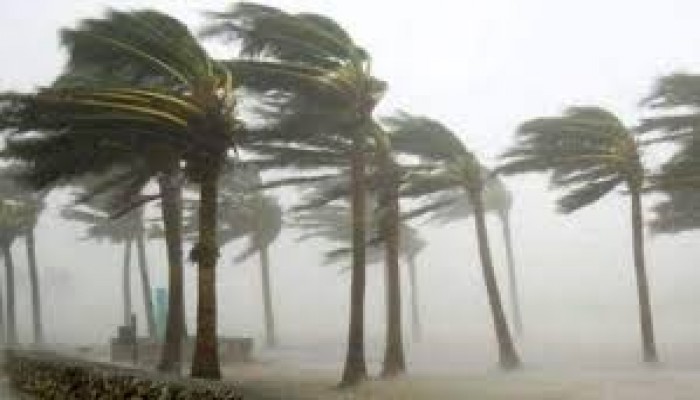 ১২ অঞ্চলে ঘণ্টায় ৬০ কিমি বেগে ঝড়ের পূর্বাভাস, নদীবন্দরে সতর্ক সংকেত