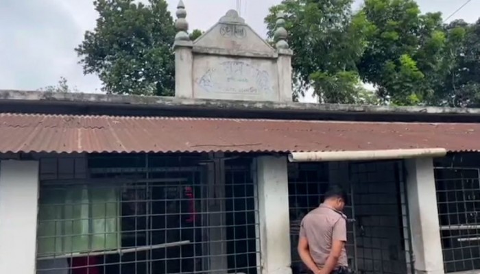 খুলনায় মসজিদে ঢুকে গুলি, ফজরের নামাজের পর আহত ২