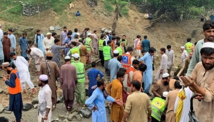 পাকিস্তানে শক্তিশালী ঝড়-বজ্রপাতে লণ্ডভণ্ড খাইবার পাখতুনখোয়া: শিশুসহ নিহত ৭, আহত ৩৩