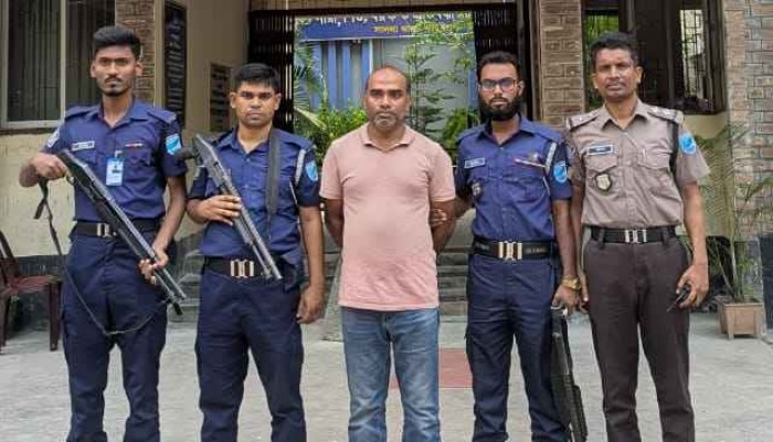 ফরিদপুরে বিস্ফোরক মামলায় ইউপি চেয়ারম্যান ও যুবলীগ নেতা গ্রেফতার