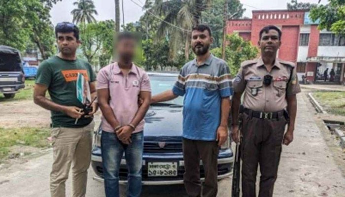 চুরি হওয়া টয়োটা প্রাইভেটকার উদ্ধার, রংপুর থেকে যুবক গ্রেফতার