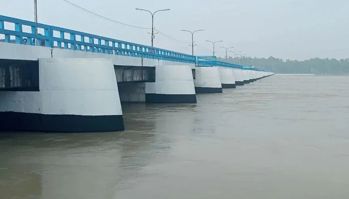 তিস্তার পানি বিপৎসীমা ছুঁই ছুঁই, খুলে দেওয়া হয়েছে ৪৪ জলকপাট