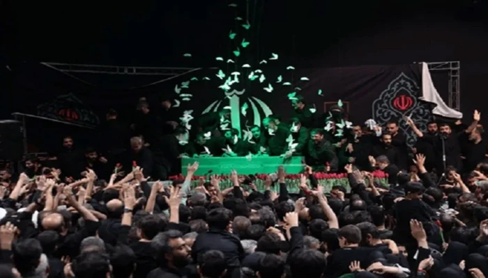 খামেনির শেষ শ্রদ্ধা জানানোর আনুষ্ঠানিকতা শুরু, তেহরানে জনসমুদ্র