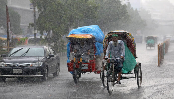 চট্টগ্রামে কমল বৃষ্টির তীব্রতা, বাড়ছে রাজশাহীসহ উত্তরাঞ্চলে: ১৮ অঞ্চলে ১ নম্বর সতর্ক সংকেত