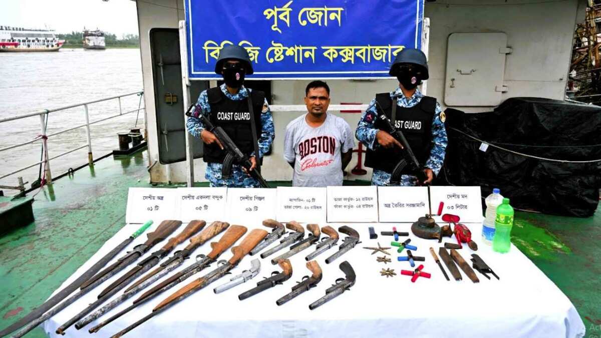 মহেশখালীর দুর্গম পাহাড়ে অভিযানে অস্ত্র তৈরির সরঞ্জাম উদ্ধার, আটক ১