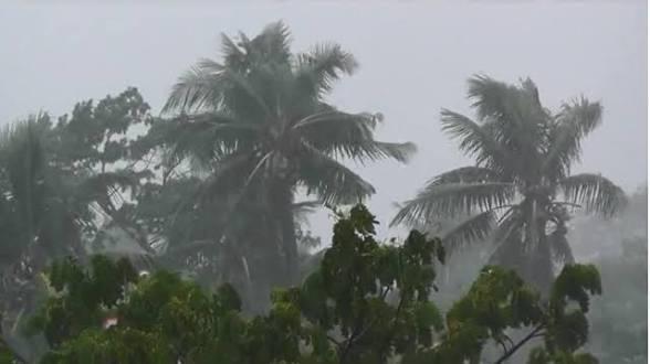 ঢাকাসহ ১৭ জেলায় ঝড়বৃষ্টির পূর্বাভাস, নদীবন্দরে সতর্কসংকেত