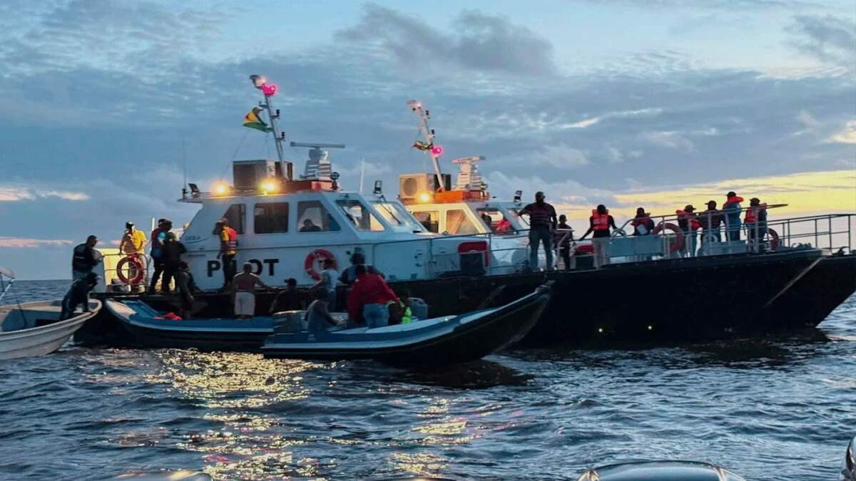 গায়ানায় ১১৬ আরোহী নিয়ে ফেরিডুবি, জীবিত উদ্ধার ৬৭