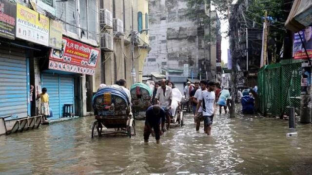 কোটি টাকা ব্যয়েও বর্ষায় ডুবে ঢাকা, সমাধান কোথায়