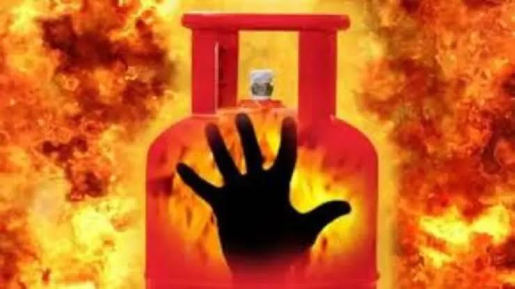 রাজধানীর ভাটারায় গ্যাস লিকেজে আগুন, শিশুসহ একই পরিবারের ৩ জন দগ্ধ