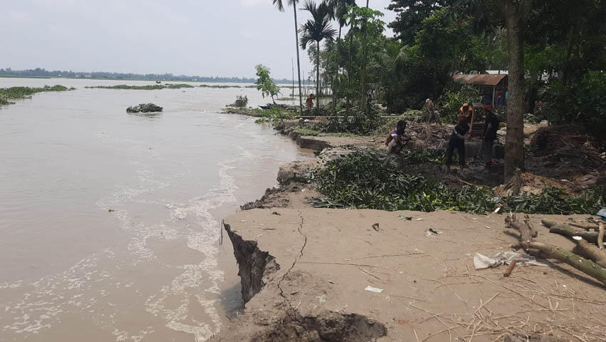 নাগেশ্বরীতে এক মাসে নদীগর্ভে বিলীন ৩ শতাধিক ঘর, বাড়ছে দুর্ভোগ