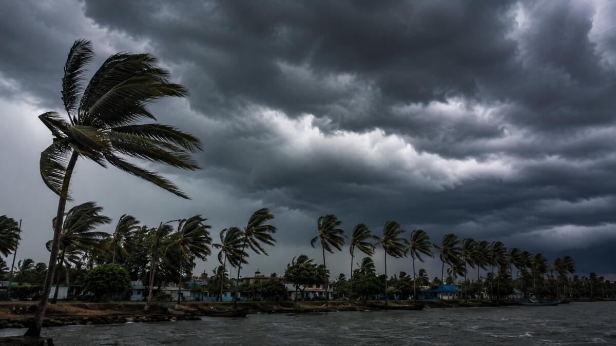 দেশের ৮ অঞ্চলে ঝড়ো হাওয়ার পূর্বাভাস, নদীবন্দরে ১ নম্বর সতর্ক সংকেত