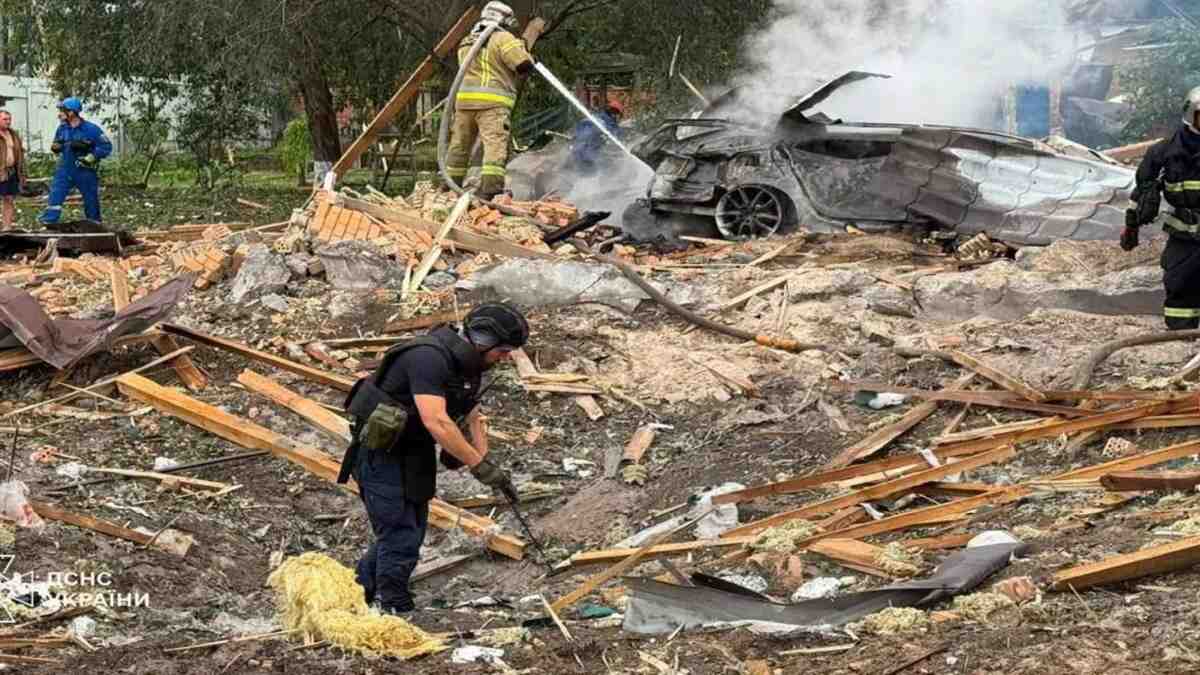 ইউক্রেনে ড্রোন প্রদর্শনীতে রাশিয়ার ক্ষেপণাস্ত্র হামলায় নিহত অন্তত ১০