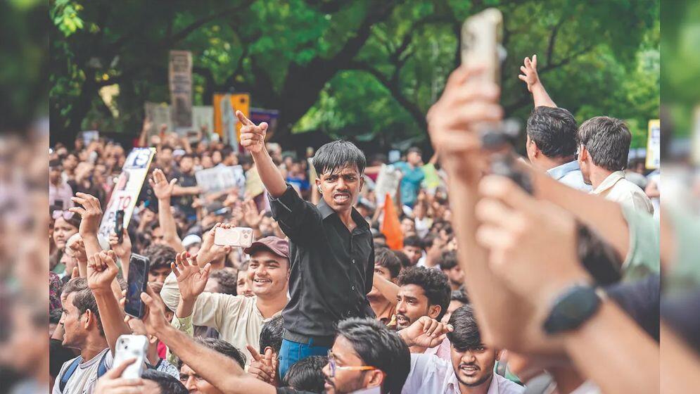 শিক্ষামন্ত্রীর পদত্যাগ না হলে আর আলোচনা নয়, কঠোর অবস্থানে সিজেপি