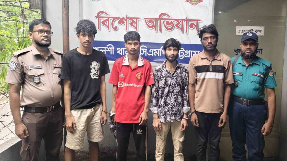 মোহাম্মদপুরে এসআইকে কুপিয়ে আহতের ঘটনায় চট্টগ্রাম থেকে গ্রেফতার ৪