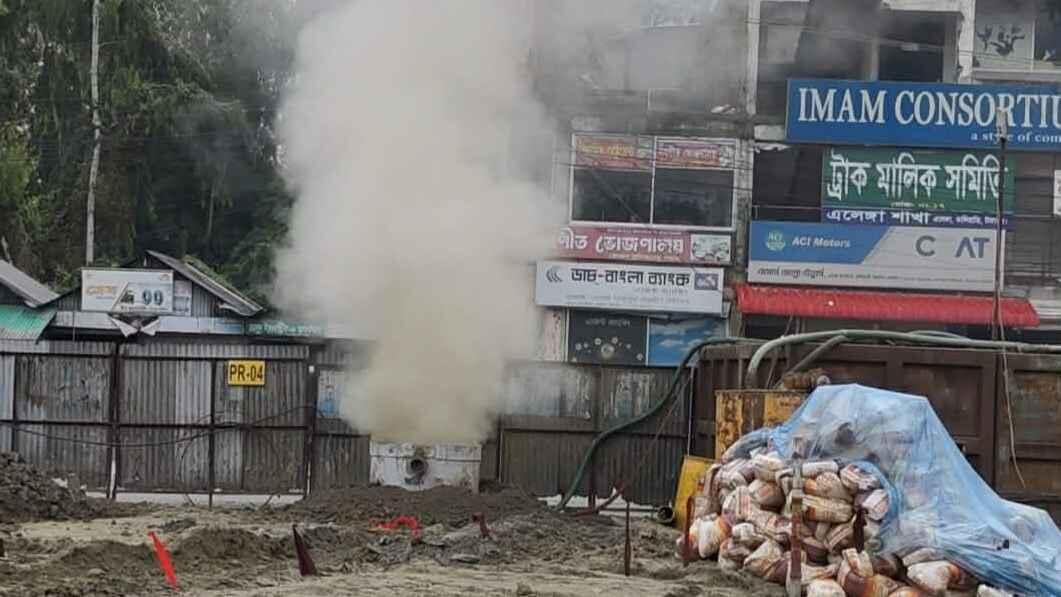 যমুনা সেতু মহাসড়কের এলেঙ্গায় গ্যাস পাইপলাইনে ফাটল, আতঙ্কে এলাকাবাসী