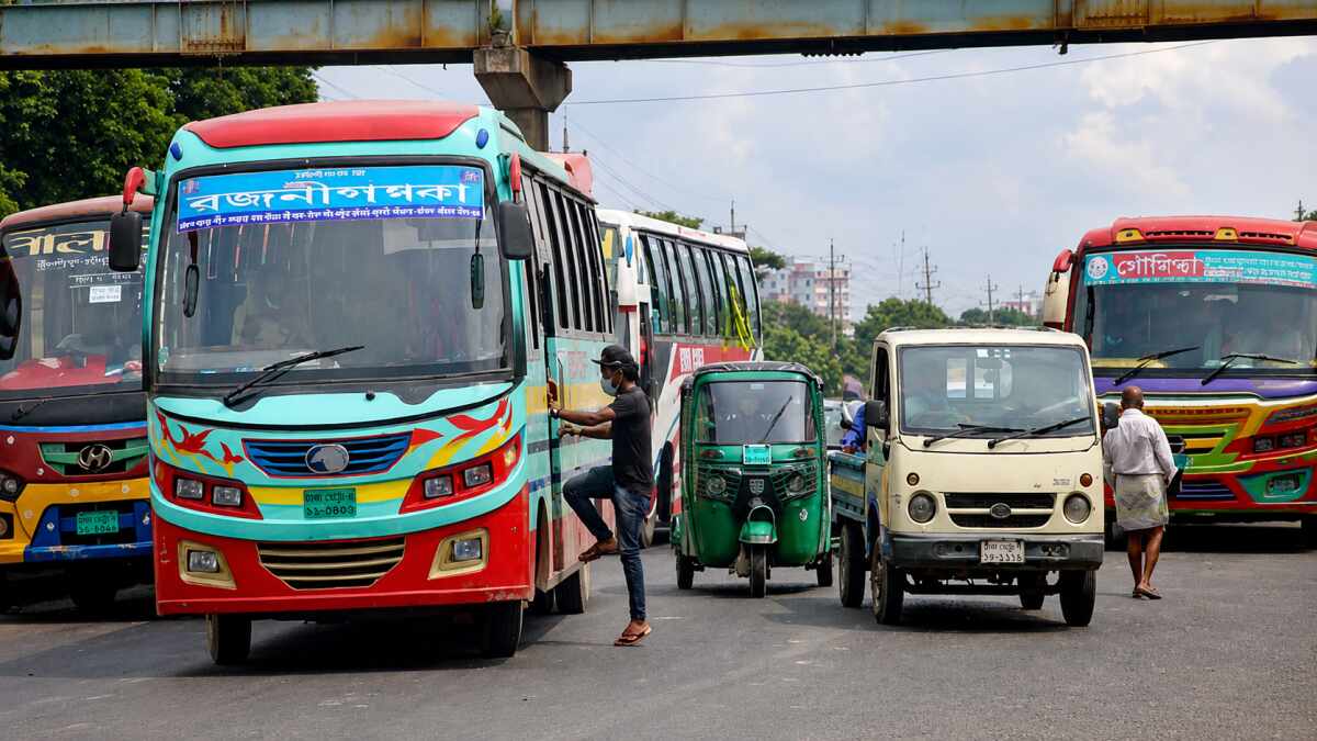 গণপরিবহনে নতুন নিয়ম, জিপিএস না থাকলে আটকে যাবে ফিটনেস
