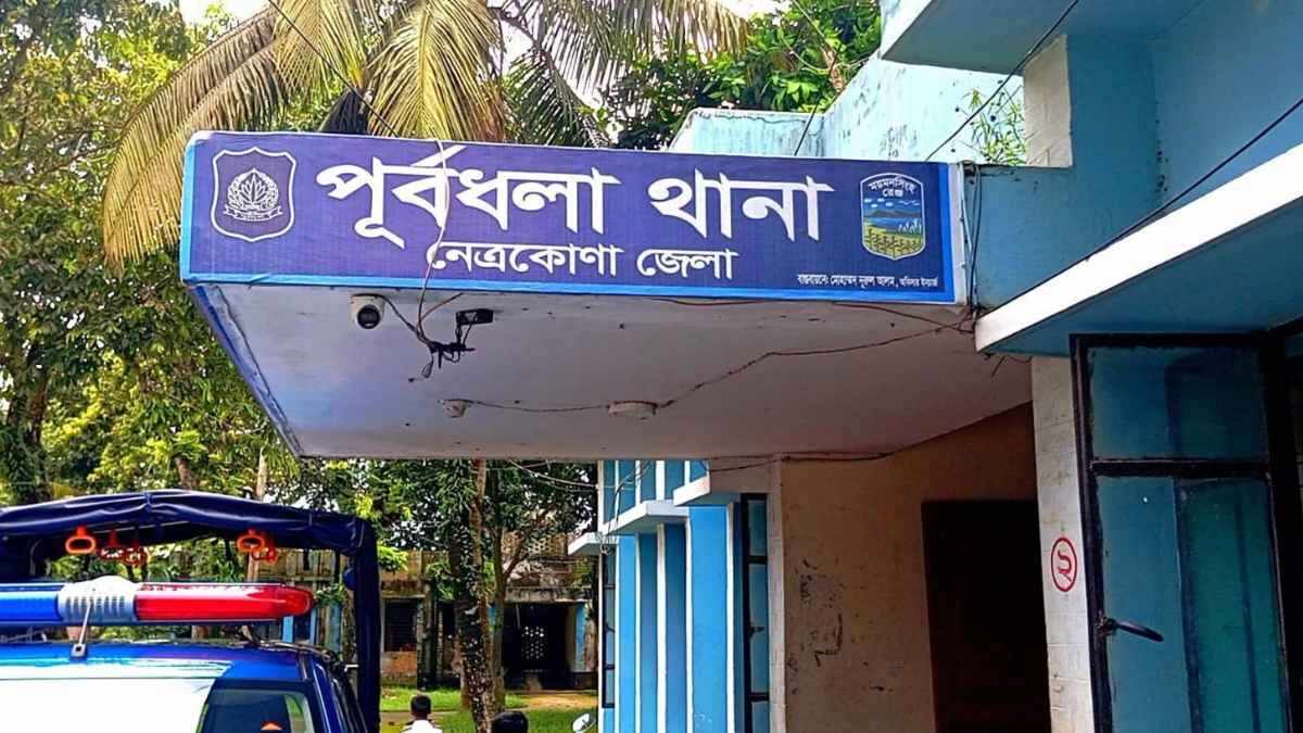 বাবাকে দেখে রাস্তা পার হতে গিয়ে রিকশার ধাক্কায় প্রাণ গেল ৬ বছরের শিশুর