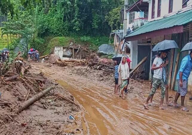 শ্রীলঙ্কায় টানা বৃষ্টি ও ভূমিধসে নিহত অন্তত ৭, বন্ধ শিক্ষাপ্রতিষ্ঠান