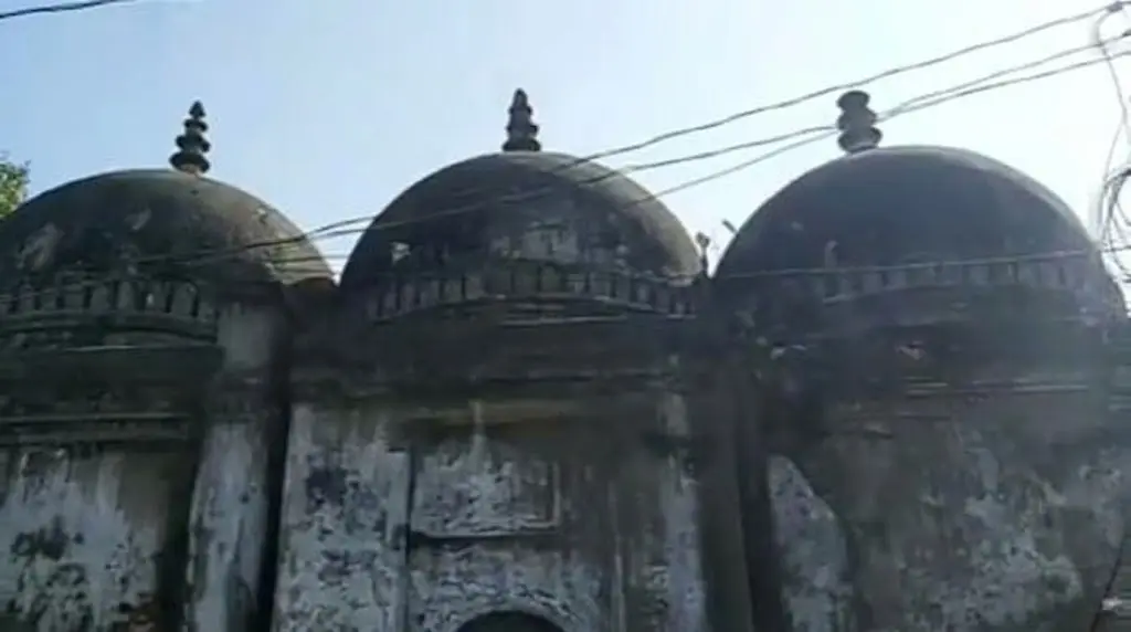 আত্রাইয়ের ৪০০ বছরের পুরোনো মসজিদ ও মঠ, সংরক্ষণ নিয়ে উদ্বেগ