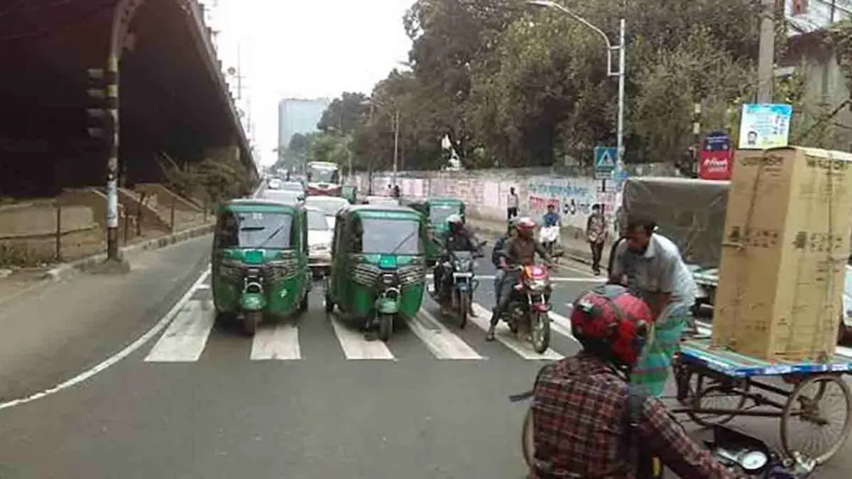 বনানীতে কাভার্ডভ্যানের ধাক্কায় ২ মোটরসাইকেল আরোহী নিহত