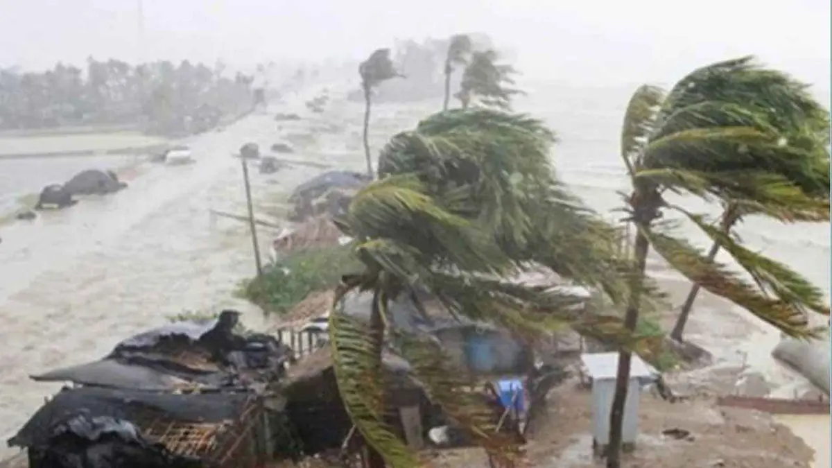 বঙ্গোপসাগরে অতি প্রবল ঘূর্ণিঝড়ের শঙ্কা, চার সমুদ্রবন্দরে সতর্ক সংকেত
