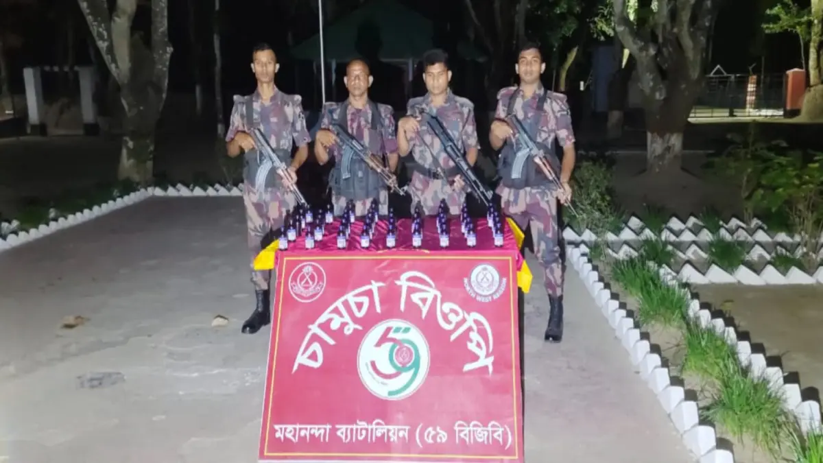 ভোলাহাটে চামুশা সীমান্তে ৫৯ বিজিবির অভিযানে ৪৩ বোতল নেশাজাতীয় সিরাপ জব্দ