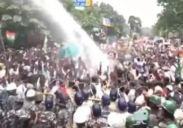শিক্ষামন্ত্রীর পদত্যাগের দাবিতে আমরণ অনশনে নামছে বিহারের শিক্ষার্থীরা