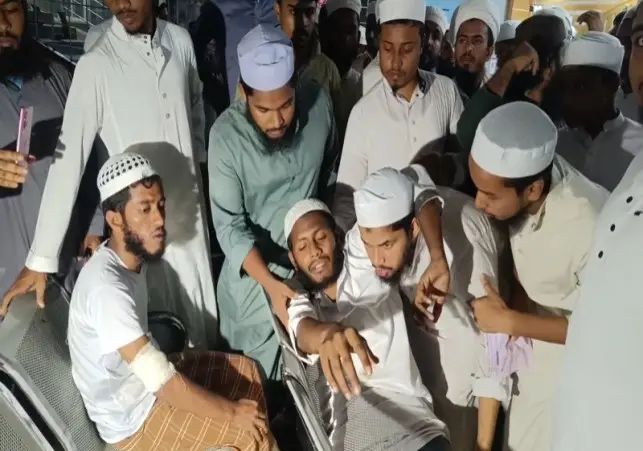 উচ্চস্বরে গান বাজানো নিয়ে ব্রাহ্মণবাড়িয়ায় পুলিশ-মাদরাসা ছাত্র সংঘর্ষ