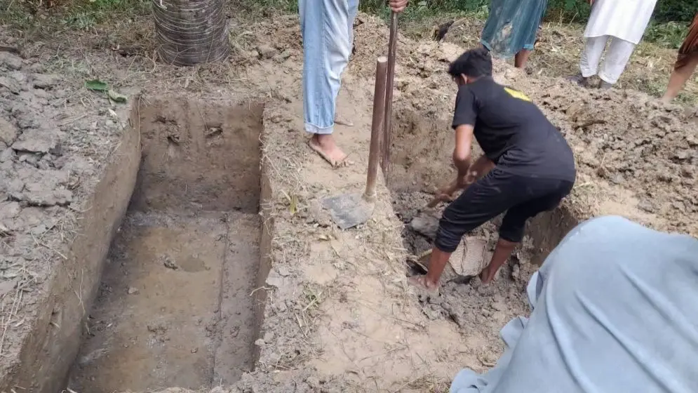স্বামীর জানাজার আগে স্ত্রীর মৃত্যু, পাশাপাশি দাফন