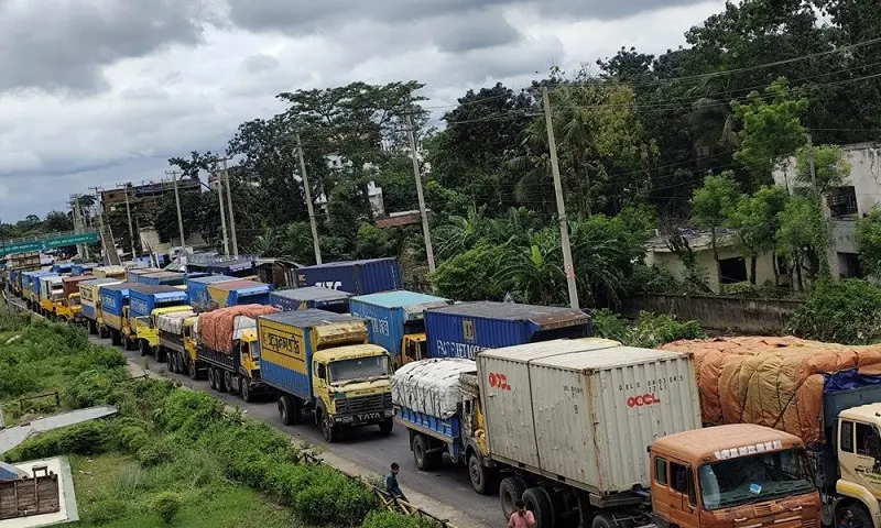 ঢাকা চট্টগ্রাম মহাসড়কে ৪০ কিলোমিটার যানজট, রোগীর মৃত্যু