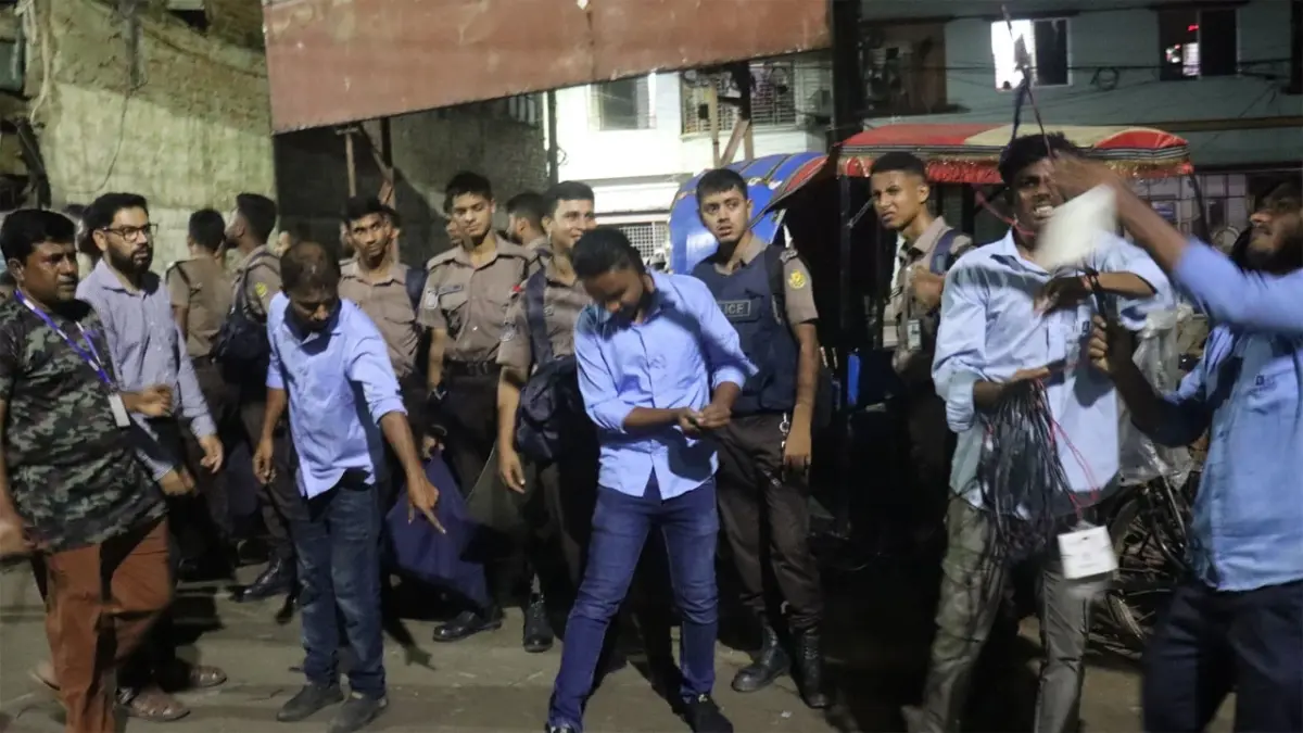 ব্যাটারিচালিত রিকশায় অবৈধ বিদ্যুৎ সংযোগের বিরুদ্ধে অভিযান