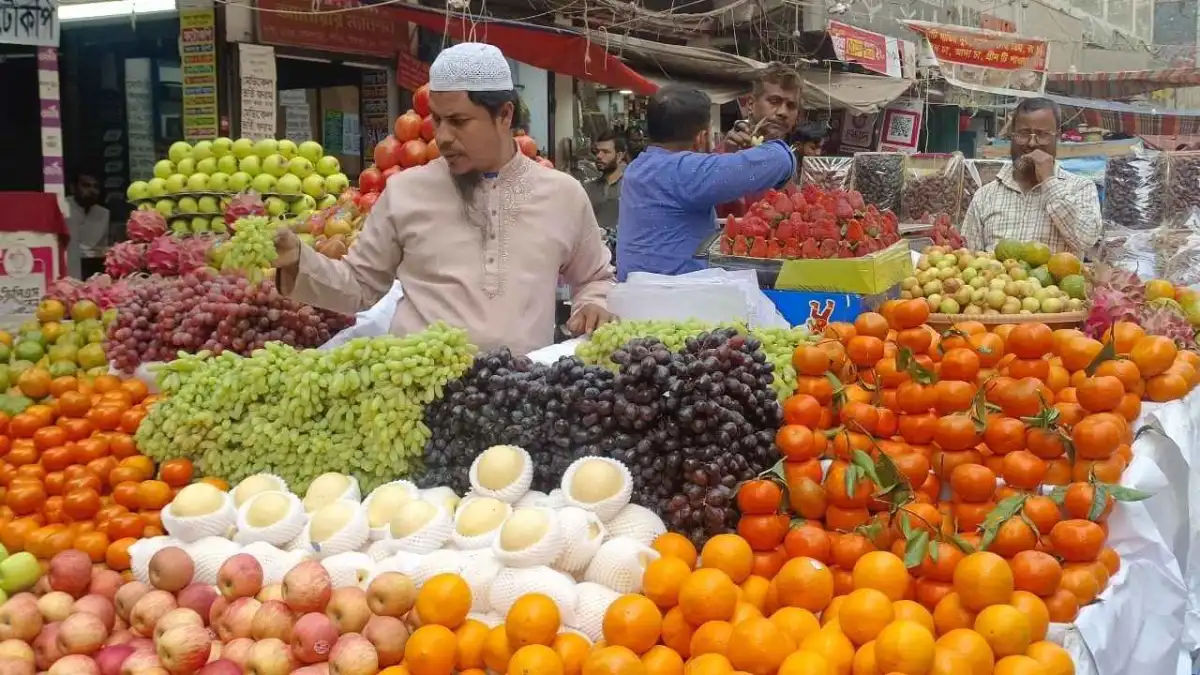 বিদেশি ফলের কেজি ৪০০ টাকার বেশি, চাপে ক্রেতারা