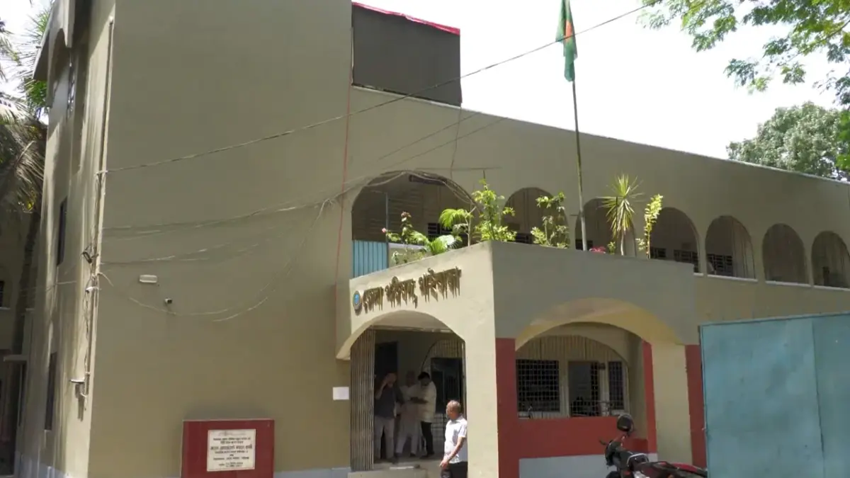 অডিটোরিয়াম ও পার্কের নামেই কেবল নামফলক, হদিস নেই ফান্ডের টাকার