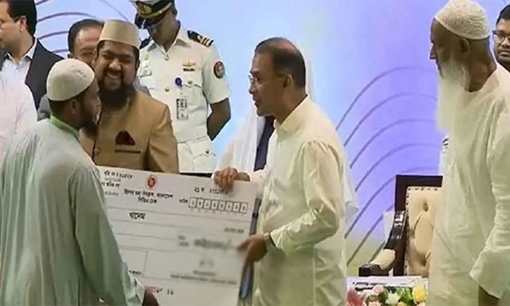 ২৮০ ইমাম-মুয়াজ্জিন-পুরোহিতকে সম্মানি দেবেন প্রধানমন্ত্রী