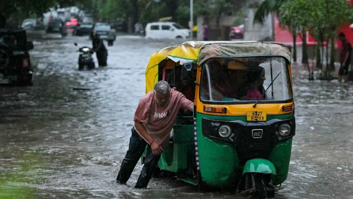 উত্তর প্রদেশে বন্যা-ভূমিধসে নিহত ৫৬