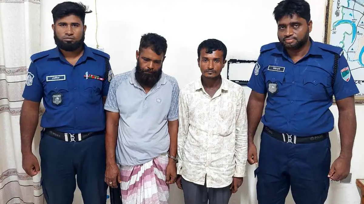 ডাবের পানিতে চেতনানাশক মিশিয়ে বাসযাত্রীর স্বর্ণালংকার লুট, গ্রেফতার ২