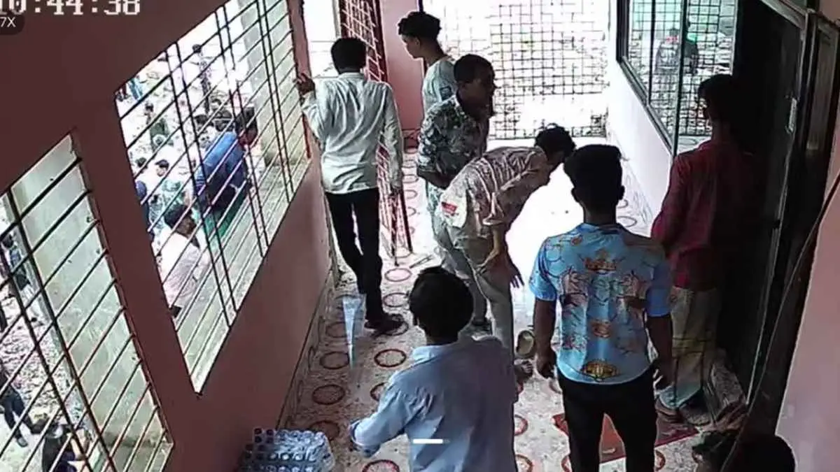 মোহাম্মদপুরে চুক্তিতে বাড়ি দখল, গ্রেফতার ২