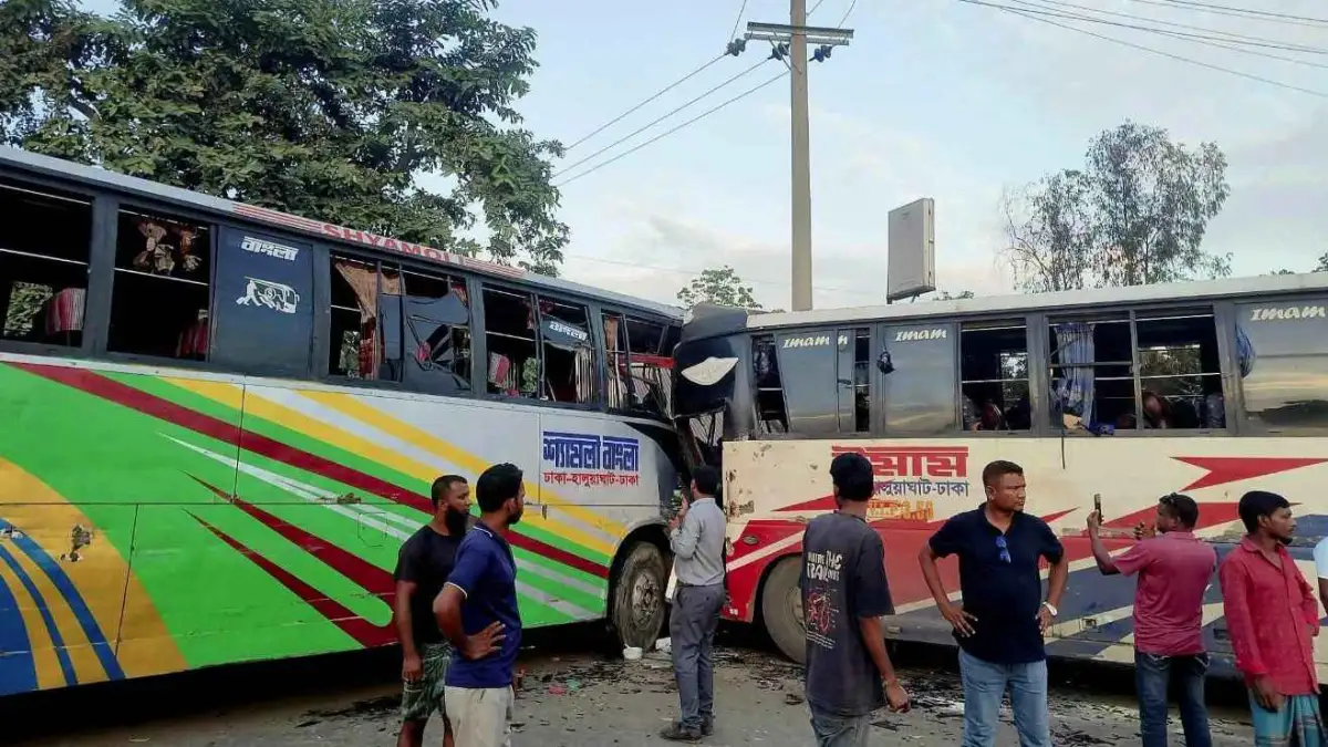ময়মনসিংহে দুই বাসের সংঘর্ষে নিহত ১, আহত ৬