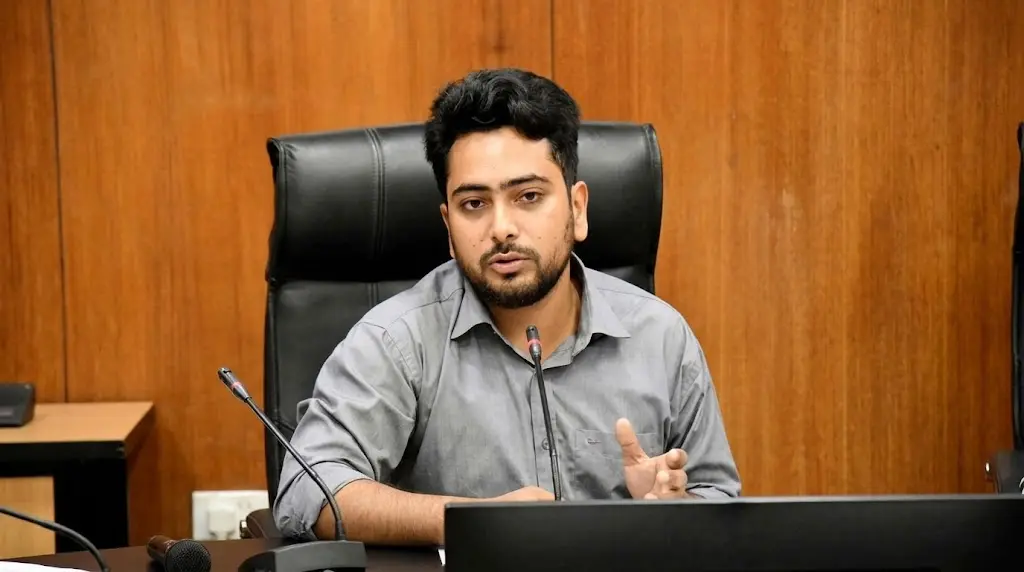তত্ত্বাবধায়ক সরকার নিয়ে বিএনপির বিরুদ্ধে নাহিদ ইসলামের অভিযোগ