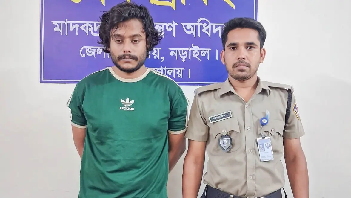 নড়াইলে ইয়াবা, এস্কাফ ও গাঁজাসহ যুবক আটক