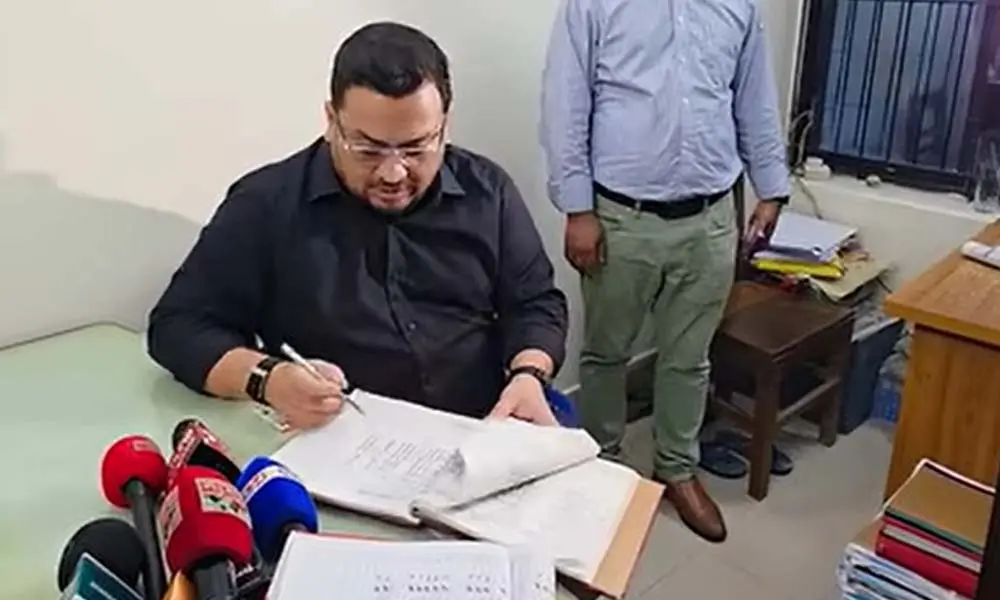 অফিসে নেই কর্মকর্তা, খাতায় হাজিরা—ভূমি অফিসে প্রতিমন্ত্রীর অভিযান