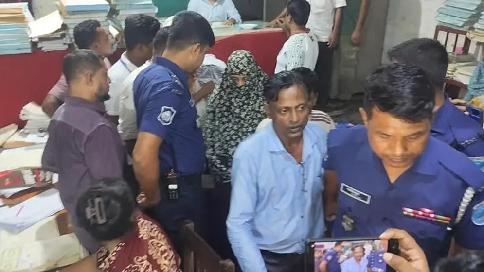 নড়িয়ায় জাল দলিলে জমি বিক্রির চেষ্টা, আটক ৩